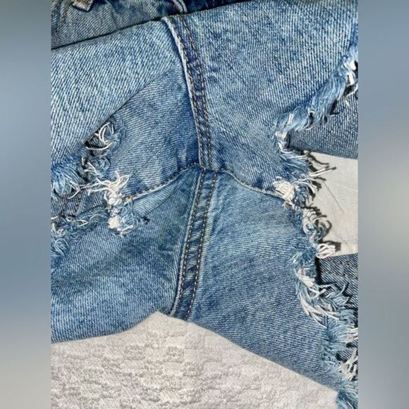 Women’s Garage festival with embroidery flowers light blue jean shorts size 01‎ - Picture 2 of 9